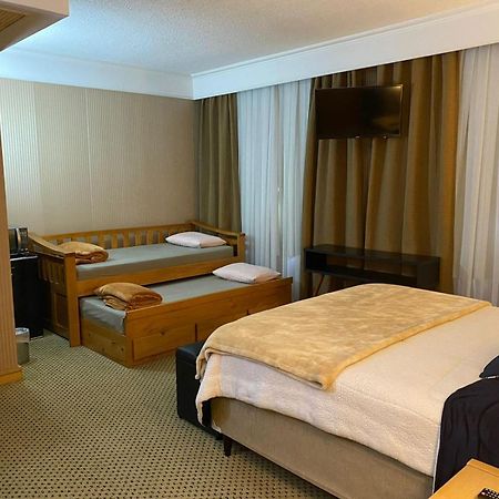 Flat Hotel Em 瓜卢流斯 外观 照片