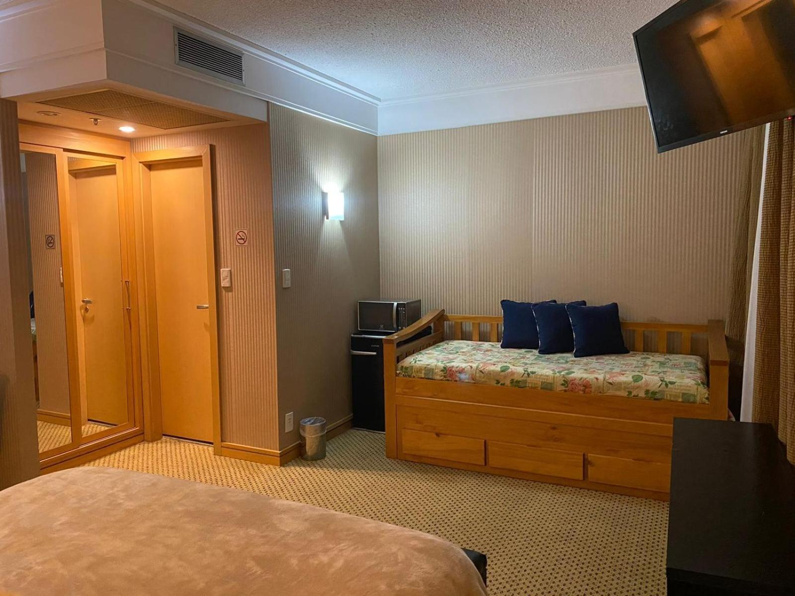 Flat Hotel Em 瓜卢流斯 外观 照片