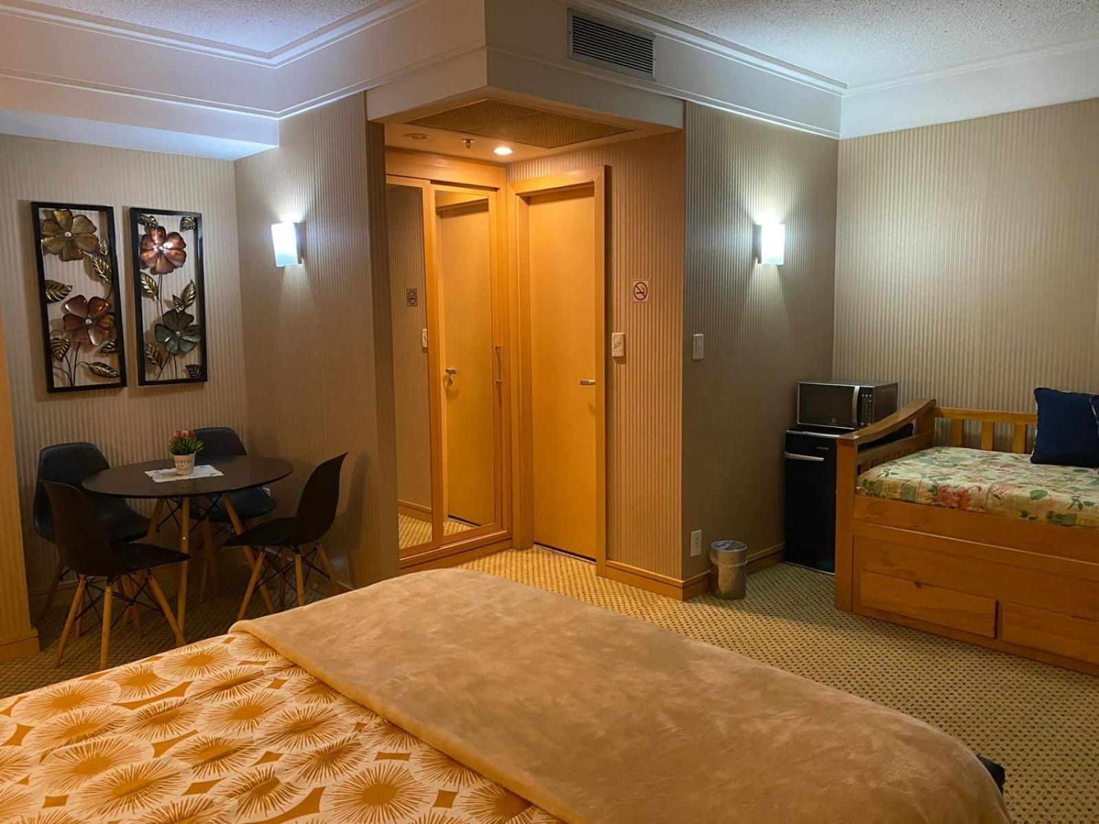 Flat Hotel Em 瓜卢流斯 外观 照片